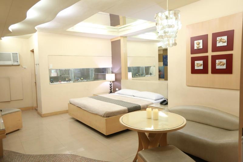 Victoria Court Suites Pasig Exterior photo